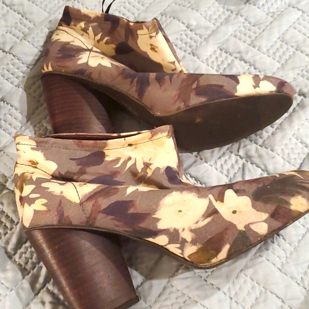 H & M ankle flowered boots